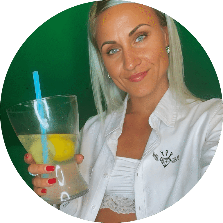 Mona-profile-photo-peronal-wellness-coach